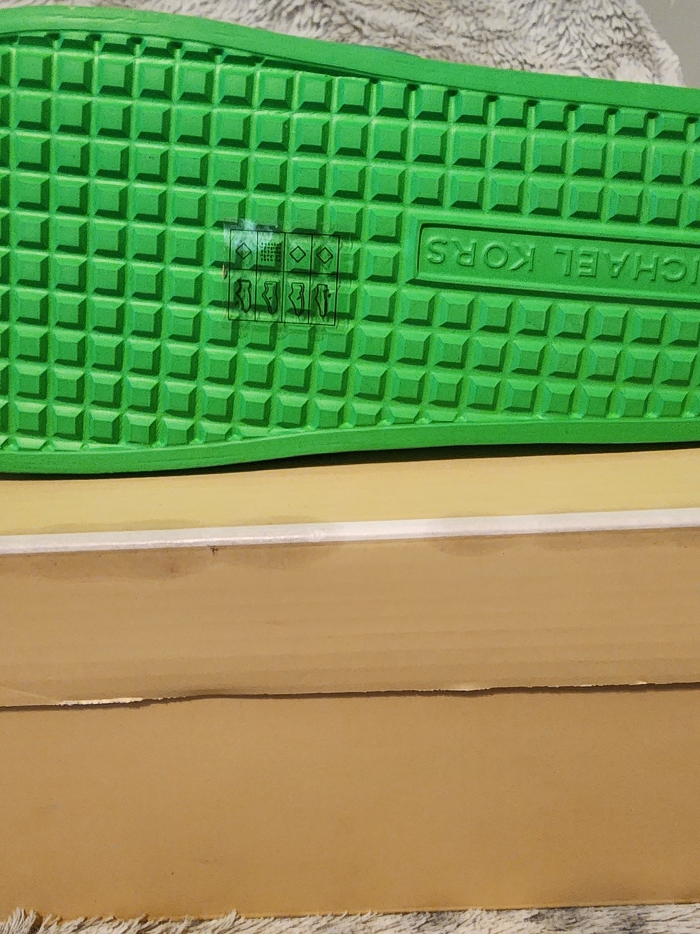 Michael Kors Women’s Green Logo Slide Sandals Rubber Slip On US 9 New With Box - Picture 3 of 8
